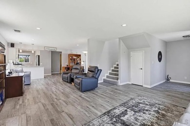Perched atop a prime hilltop, this expansive 3,166 sq. ft - photo 6