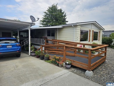 Very well kept home in Juniper Mobile Estates. This home is - photo 22