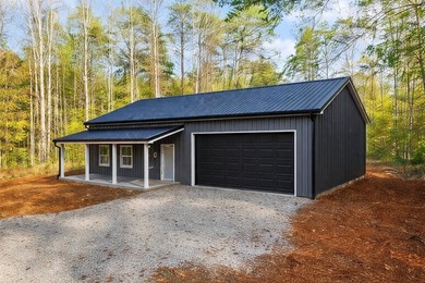 Now offering this Lake Cumberland retreat that feels like a - photo 1