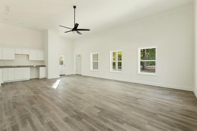 Now offering this Lake Cumberland retreat that feels like a - photo 7