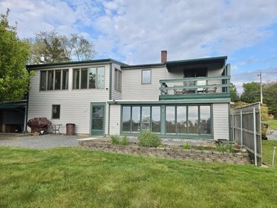 3 BEDROOM SPLIT LEVEL, UPDATED KITCHEN, LOTS OF STORAGE, AND - photo 2