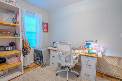 Charming and meticulously maintained 3-bedroom, 1.5 bath home - photo 12