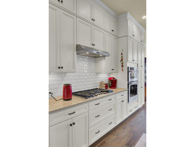 Overlooking the picturesque Frissel Park, this impeccably