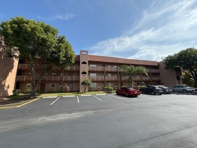 BEAUTIFUL REMODELED UNIT LOCATED IN SUNRISE LAKES PHASE 3, WITH - photo 16