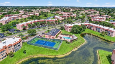 BEAUTIFUL REMODELED UNIT LOCATED IN SUNRISE LAKES PHASE 3, WITH - photo 20