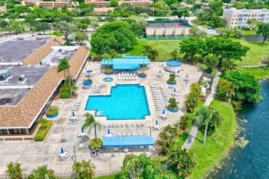 BEAUTIFUL REMODELED UNIT LOCATED IN SUNRISE LAKES PHASE 3, WITH - photo 35