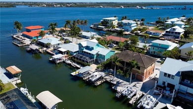 Custom Luxury Island Living! This stunning Matlacha home sits on - photo 6