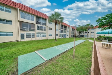 BEAUTIFUL REMODELED UNIT LOCATED IN SUNRISE LAKES PHASE 3, WITH - photo 39