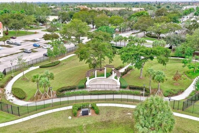 BEAUTIFUL REMODELED UNIT LOCATED IN SUNRISE LAKES PHASE 3, WITH - photo 43
