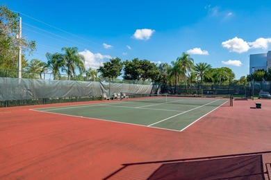 BEAUTIFUL REMODELED UNIT LOCATED IN SUNRISE LAKES PHASE 3, WITH - photo 46