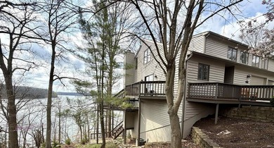 Welcome to your private retreat at Eagle Pointe, where - photo 1