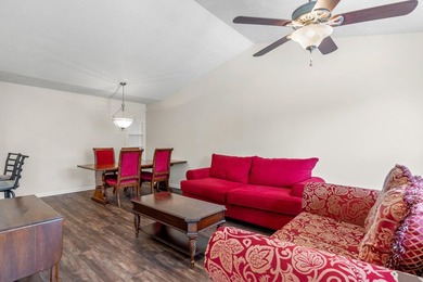 Top Floor with views of the amenities and beautiful landscaping - photo 3