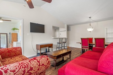 Top Floor with views of the amenities and beautiful landscaping - photo 4