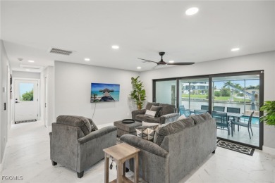 Priced to sell today! Stunning 3 bedroom 2 bath waterfront pool - photo 5