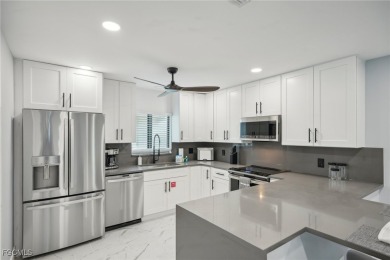 Priced to sell today! Stunning 3 bedroom 2 bath waterfront pool - photo 9