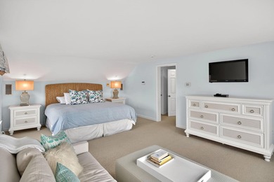 Panoramic Stage Harbor views are the centerpiece of this - photo 22
