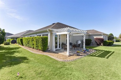 Beautifully maintained 3-bedroom, 2-bath home on a private - photo 24