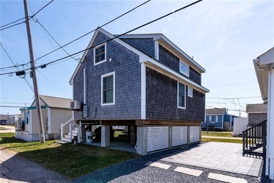 Welcome to your coastal escape in the desirable Roy Carpenter's - photo 2