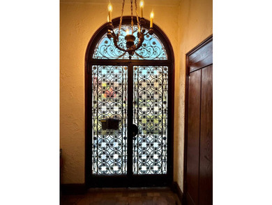New Listing Fieldston Historic District Classic & Spacious 4-Bd - photo 3