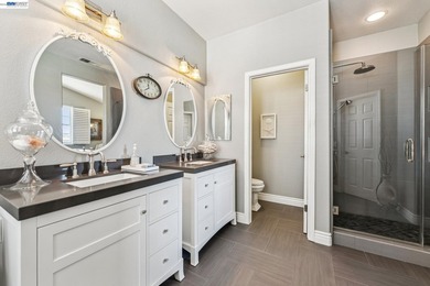 THIS IS THE ONE! UPGRADED THROUGHOUT - TOP RATED SCHOOLS. Modern - photo 31