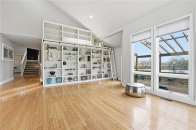 Private Retreat; Endless Possibilities! Tucked away on just over - photo 7