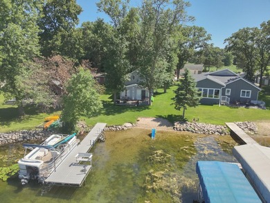 Escape to your own lakeside retreat with this charming 3-bedroom - photo 1