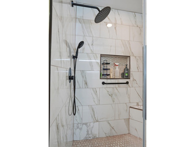 Discover the perfect blend of style and convenience in this - photo 11