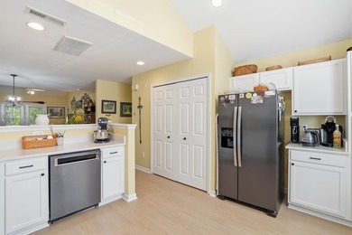 Discover the perfect blend of style and convenience in this - photo 21