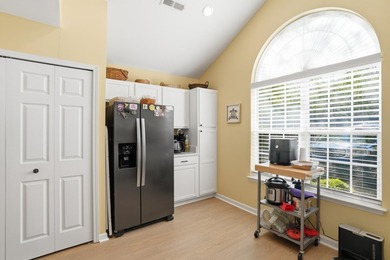 Discover the perfect blend of style and convenience in this - photo 22