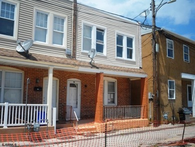 INVESTOR ALERT - SUPER LOW TAXES!! Bungalow Park single family - photo 2