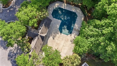 Discover the perfect blend of style and convenience in this - photo 34