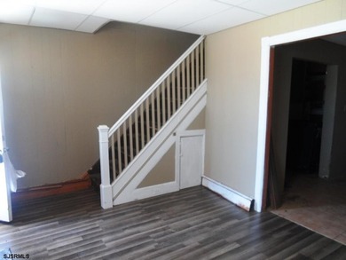 INVESTOR ALERT - SUPER LOW TAXES!! Bungalow Park single family - photo 7