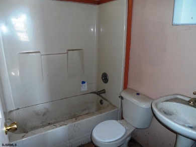 INVESTOR ALERT - SUPER LOW TAXES!! Bungalow Park single family - photo 8