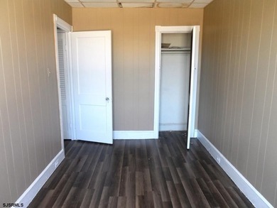 INVESTOR ALERT - SUPER LOW TAXES!! Bungalow Park single family - photo 10