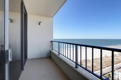 Beautifully renovated 2 bedroom, 2 bathroom residence in the - photo 6