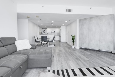 Beautifully renovated 2 bedroom, 2 bathroom residence in the - photo 10