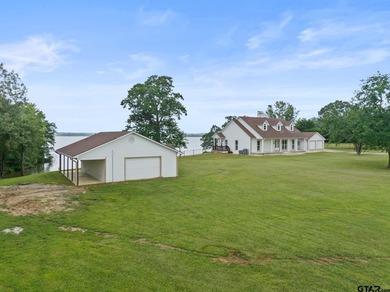 Discover the ultimate lakeside retreat at this stunning property - photo 3
