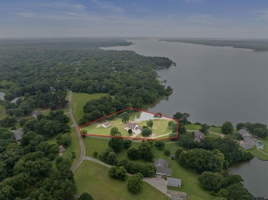 Discover the ultimate lakeside retreat at this stunning property - photo 4