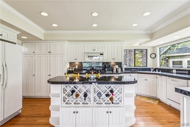 Welcome to an exceptional golf course frontage home set along - photo 15