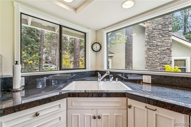 Welcome to an exceptional golf course frontage home set along - photo 18