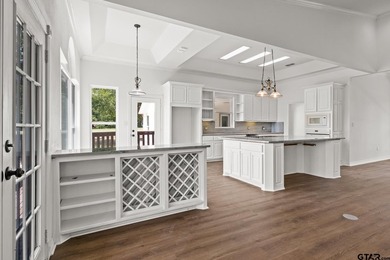 Discover the ultimate lakeside retreat at this stunning property - photo 9