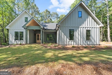 Lake Home For Sale in Eatonton, Georgia