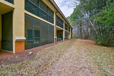 Welcome to Il Villagio, an exclusive man-gated community - photo 22