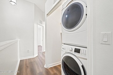 Beautifully updated 3 bedroom, 2.5 bathroom townhome in Ironwood - photo 22