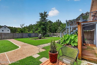 uTucked away on three beautifully landscaped lots, this - photo 31