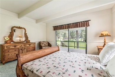 Welcome to an exceptional golf course frontage home set along - photo 32