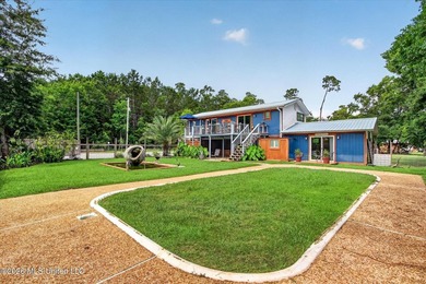 uTucked away on three beautifully landscaped lots, this - photo 32