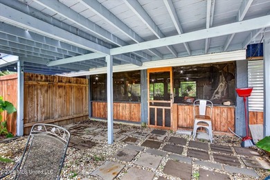 uTucked away on three beautifully landscaped lots, this - photo 37