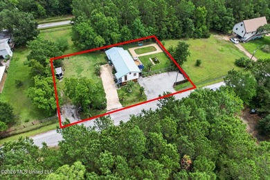 uTucked away on three beautifully landscaped lots, this - photo 42