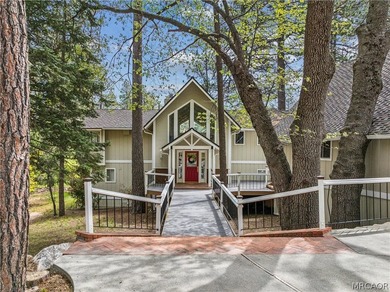 Welcome to an exceptional golf course frontage home set along - photo 49
